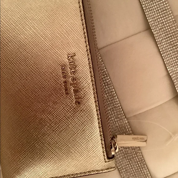 Beautiful gold leather Kate spade wallet nice size - Picture 2 of 5